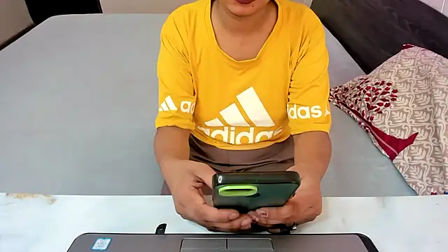 Snapshot of Queen_Couple chatting on September 19, 5:42 am Queen Couple online show from September 19, 5:42 am