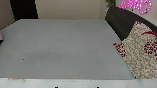 Snapshot of Queen_Couple chatting on November 6, 5:19 am Queen Couple online show from November 6, 5:19 am