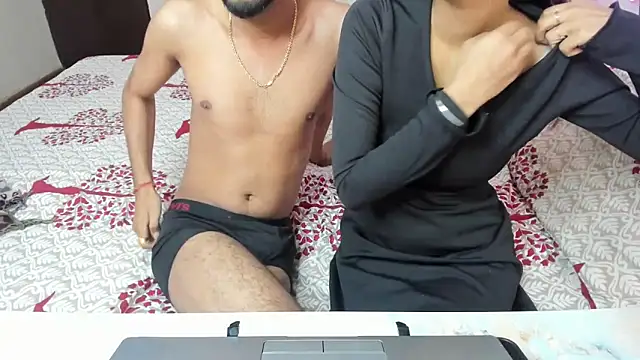 Snapshot of Queen_Couple chatting on December 18, 4:40 am Queen Couple online show from December 18, 4:40 am