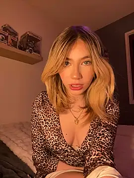 Snapshot of angeleyezlolita chatting on February 10, 7:17 pm angeleyezlolita online show from February 10, 7:17 pm