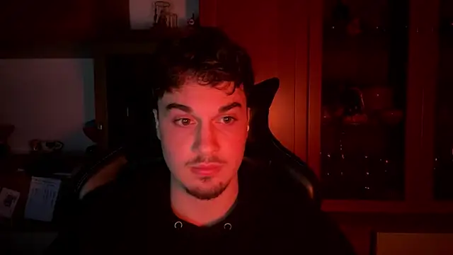 Snapshot of NaplesGuy04 chatting on February 18, 10:58 pm NaplesGuy04 online show from February 18, 10:58 pm