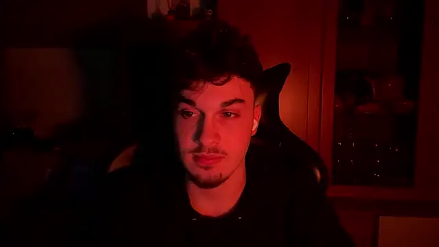 Snapshot of NaplesGuy04 chatting on February 23, 11:04 pm NaplesGuy04 online show from February 23, 11:04 pm