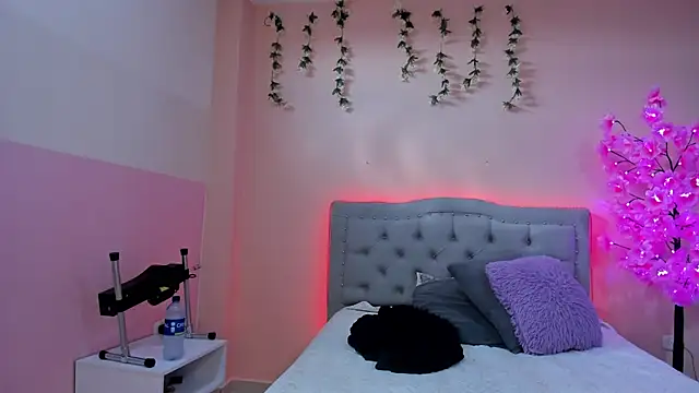 littletammy4u  online show from October 6, 12:24 pm