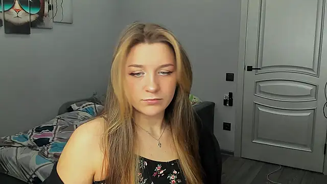 Snapshot of MollyMi0 chatting on February 6, 10:21 pm MollyMi0 online show from February 6, 10:21 pm