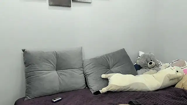 Snapshot of MollyMi0 chatting on February 13, 3:07 am MollyMi0 online show from February 13, 3:07 am