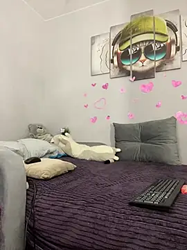 Snapshot of MollyMi0 chatting on February 17, 9:19 pm MollyMi0 online show from February 17, 9:19 pm