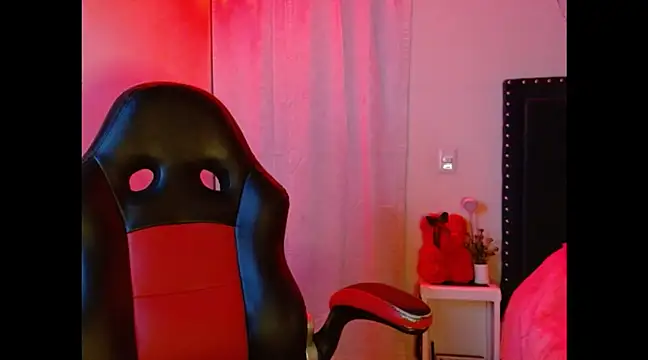 SallyWhitee online show from March 12, 3:13 am