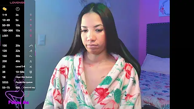 SallyWhitee online show from December 2, 5:02 am