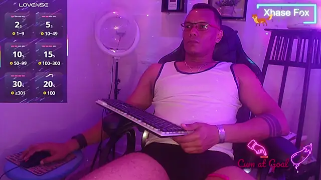 Snapshot of XhaseFoX chatting on February 13, 3:18 am XhaseFoX online show from February 13, 3:18 am