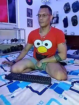 Snapshot of XhaseFoX chatting on February 26, 1:53 am XhaseFoX online show from February 26, 1:53 am