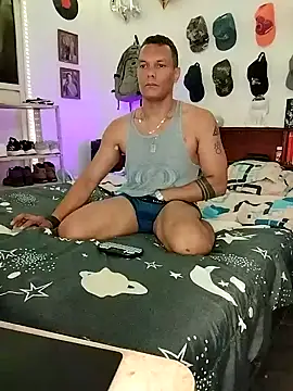 Snapshot of XhaseFoX chatting on March 1, 2:59 am XhaseFoX online show from March 1, 2:59 am