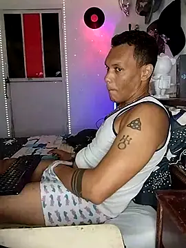 Snapshot of XhaseFoX chatting on March 8, 3:17 am XhaseFoX online show from March 8, 3:17 am