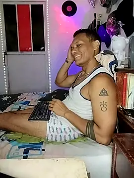 Snapshot of XhaseFoX chatting on March 8, 6:21 am XhaseFoX online show from March 8, 6:21 am