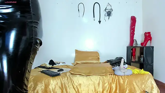 aurora cullen  online show from April 16, 11:44 am