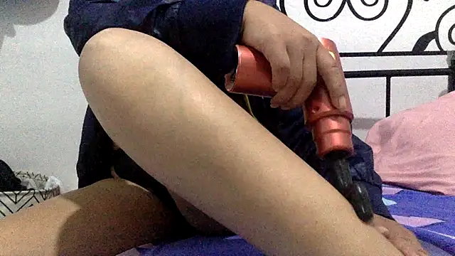 sharonlopez9611 online show from March 25, 3:12 am