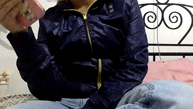 sharonlopez9611 online show from April 7, 2:45 am