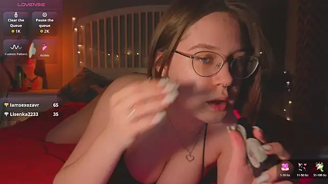 Mia Luw online show from March 31, 7:03 pm