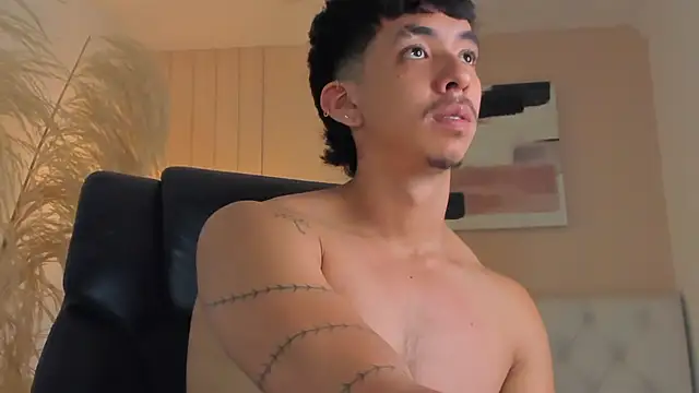 ISAAC CRYSTON online show from November 18, 9:30 pm