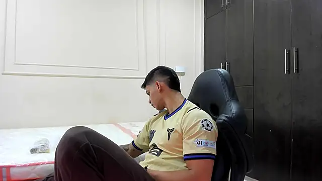 ANDRES STUD online show from April 18, 4:27 am