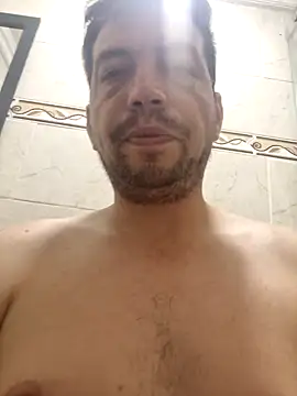 Snapshot of reyarturs13 chatting on February 5, 4:06 am reyarturs13 online show from February 5, 4:06 am