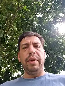 Snapshot of reyarturs13 chatting on February 11, 6:55 pm reyarturs13 online show from February 11, 6:55 pm