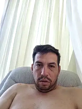 Snapshot of reyarturs13 chatting on February 13, 5:11 pm reyarturs13 online show from February 13, 5:11 pm