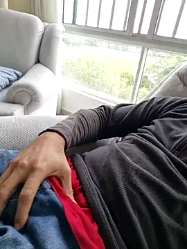 Snapshot of reyarturs13 chatting on February 17, 5:10 pm reyarturs13 online show from February 17, 5:10 pm