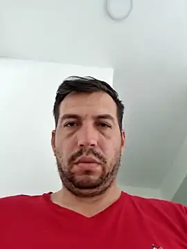 Snapshot of reyarturs13 chatting on February 17, 8:15 pm reyarturs13 online show from February 17, 8:15 pm