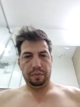 Snapshot of reyarturs13 chatting on March 5, 4:02 pm reyarturs13 online show from March 5, 4:02 pm