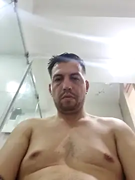 Snapshot of reyarturs13 chatting on March 12, 5:28 pm reyarturs13 online show from March 12, 5:28 pm