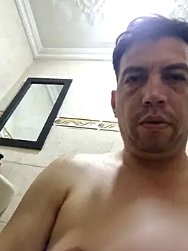 Snapshot of reyarturs13 chatting on March 16, 6:09 am reyarturs13 online show from March 16, 6:09 am