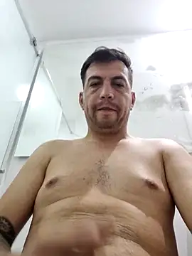 Snapshot of reyarturs13 chatting on March 18, 12:58 pm reyarturs13 online show from March 18, 12:58 pm