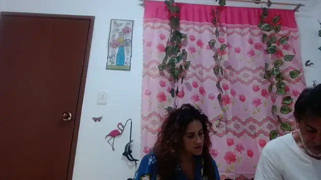 Snapshot of jeans_and_emma chatting on March 10, 1:34 am jeans and emma online show from March 10, 1:34 am
