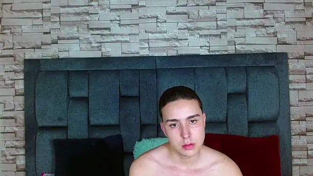 Snapshot of angel_holguin22 chatting on February 8, 7:05 pm angel holguin22 online show from February 8, 7:05 pm