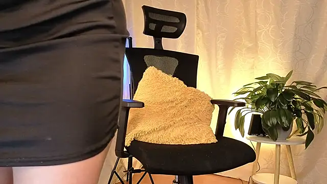 sophia dumont online show from April 17, 10:18 am