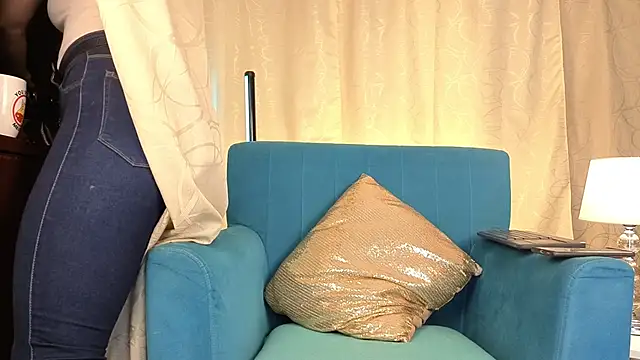 Snapshot of sophia_dumont chatting on April 29, 10:08 am sophia dumont online show from April 29, 10:08 am