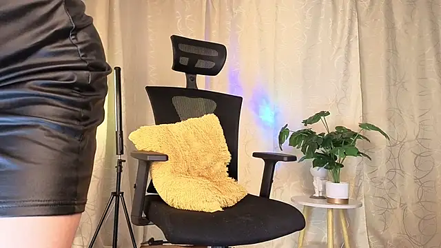 Snapshot of sophia_dumont chatting on June 2, 10:06 am sophia dumont online show from June 2, 10:06 am