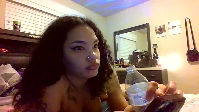 tastylolaaa online show from February 4, 10:10 am