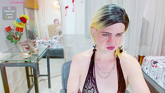 Snapshot of Dolldirtyxxx chatting on February 13, 2:07 am Dolldirtyxxx online show from February 13, 2:07 am