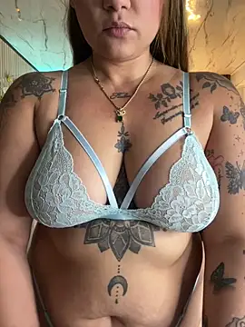 Snapshot of Madissonlove_1 chatting on July 2, 3:23 am Madissonlove 1 online show from July 2, 3:23 am