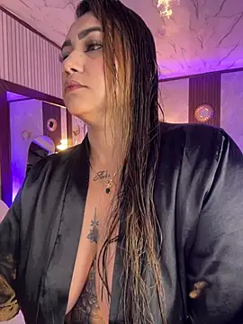Snapshot of Madissonlove_1 chatting on July 16, 5:52 pm Madissonlove 1 online show from July 16, 5:52 pm