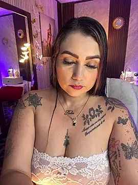 Snapshot of Madissonlove_1 chatting on July 18, 11:52 pm Madissonlove 1 online show from July 18, 11:52 pm