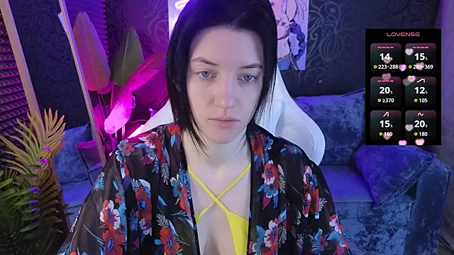 roxy riot  online show from December 17, 1:22 am