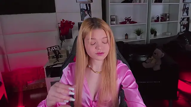 AdeleCartier online show from February 25, 5:41 am