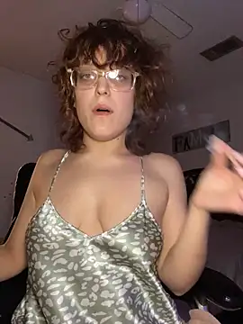Snapshot of grassXass420 chatting on May 13, 4:54 am grassXass420 online show from May 13, 4:54 am