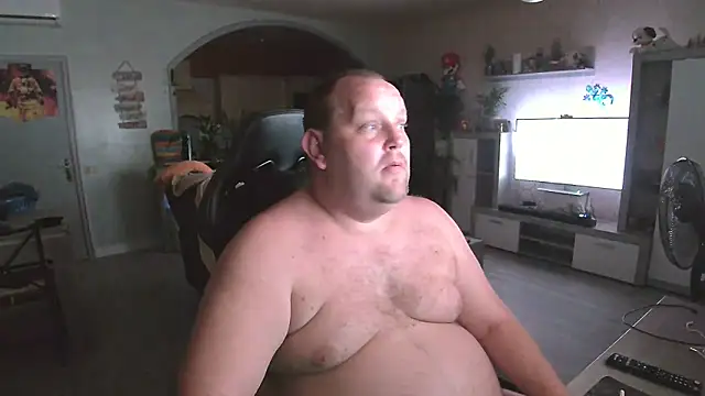 Snapshot of Hotfire-112 chatting on May 13, 9:44 pm Hotfire-112 online show from May 13, 9:44 pm