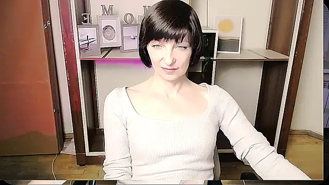 Snapshot of _AngeliaFlow_ chatting on June 15, 9:11 am AngeliaFlow online show from June 15, 9:11 am