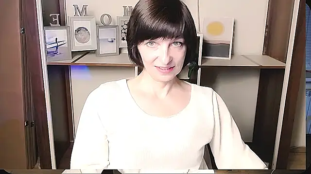 Snapshot of _AngeliaFlow_ chatting on June 22, 9:06 am AngeliaFlow online show from June 22, 9:06 am