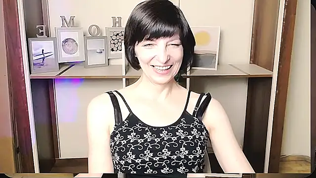 Snapshot of _AngeliaFlow_ chatting on June 27, 9:36 am AngeliaFlow online show from June 27, 9:36 am