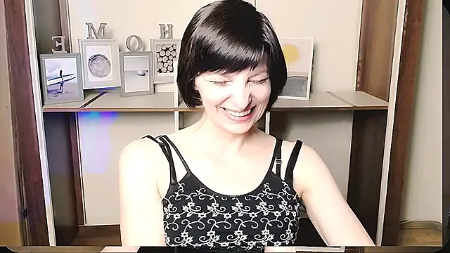 Snapshot of _AngeliaFlow_ chatting on June 27, 12:22 pm AngeliaFlow online show from June 27, 12:22 pm